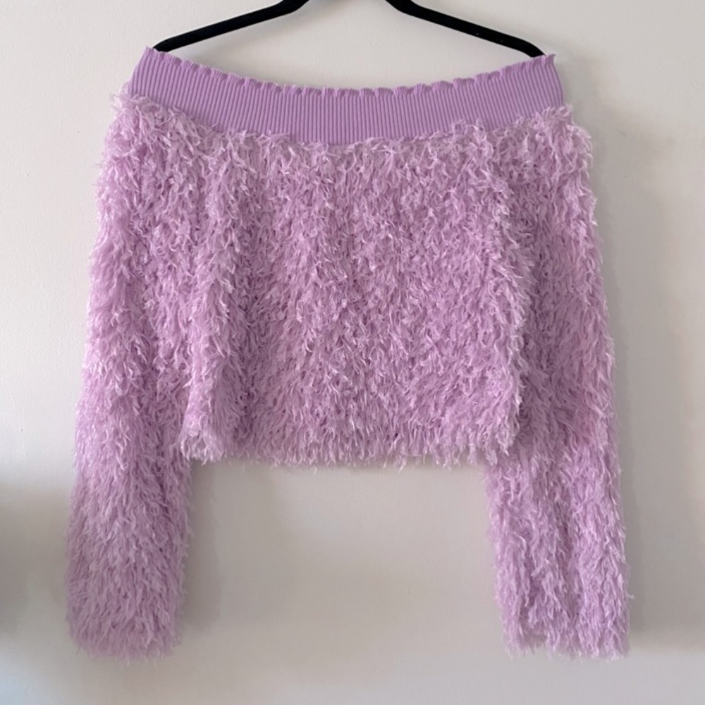 It's from Hot & Delicious. Off the shoulder top